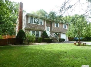 37 Peach St, Wading River, NY 11792