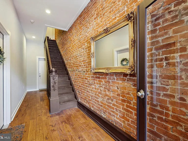 2011 E Susquehanna Ave #1 — Photo 5
