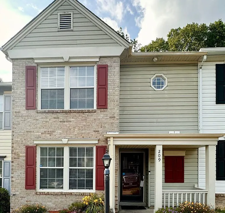209 Kings Crest Dr