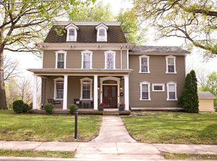 1406 Bluff St, Peru, IL 61354