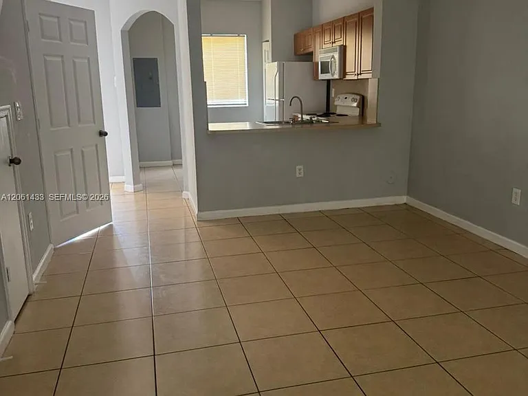 8811 S Isles Cir #8811 — Photo 2