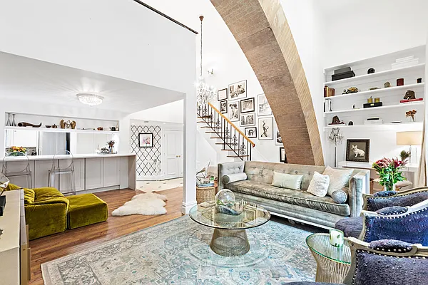 Sold by Isaacs Ganz Real Estate | media 4