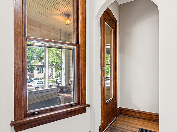 2nd image of 4719 N Leamington Ave