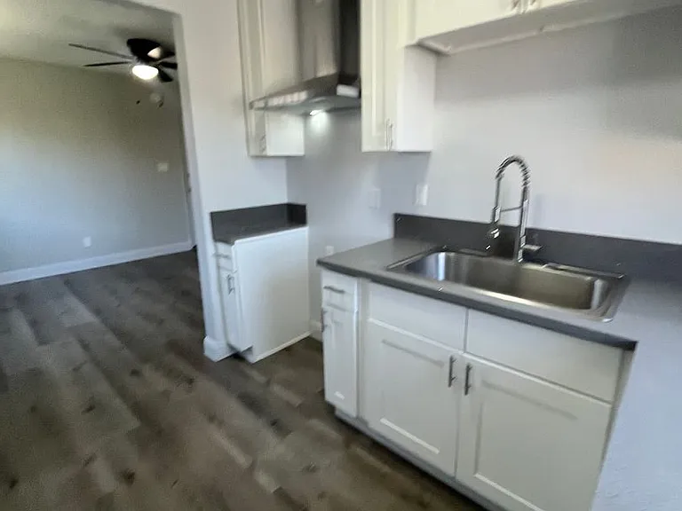 7830 S Western Ave — Photo 10