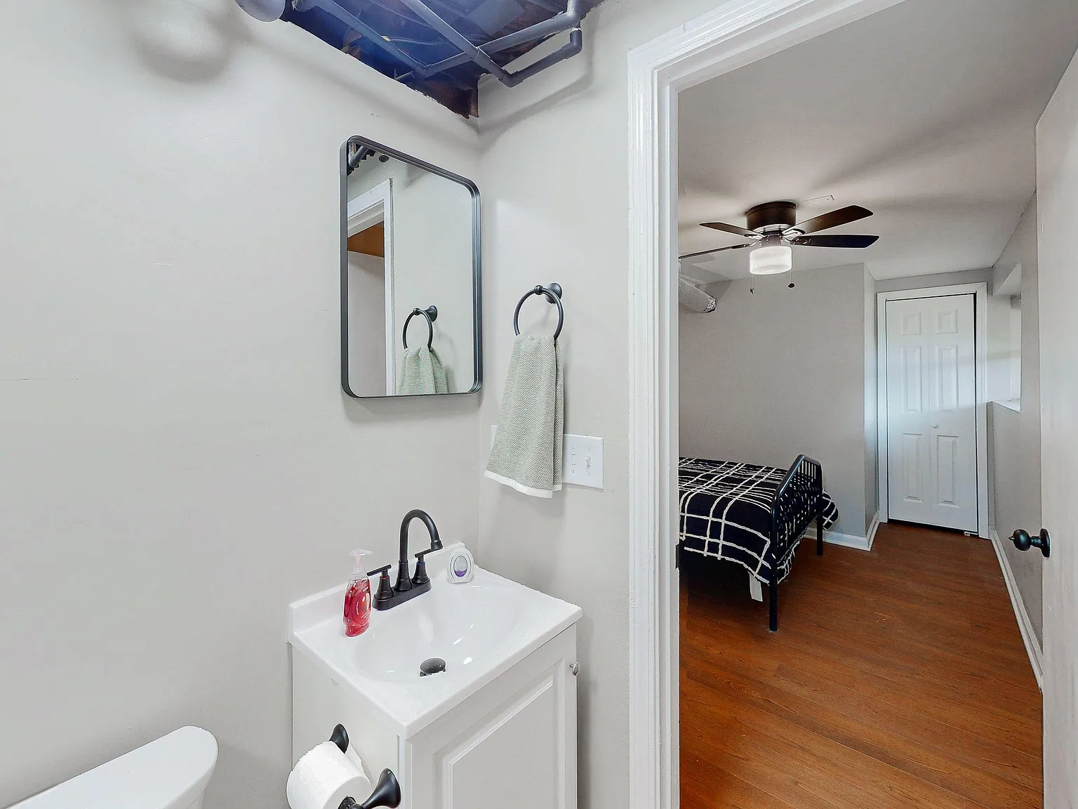 4 bed, 7.0 bath, 2047 sqft, $957 — Photo 3