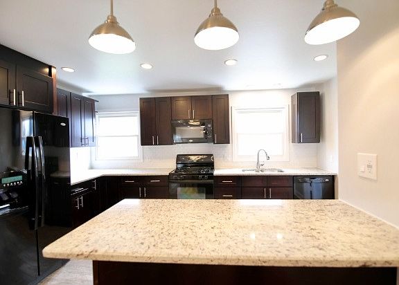 5th image of 614 N Vista Ave