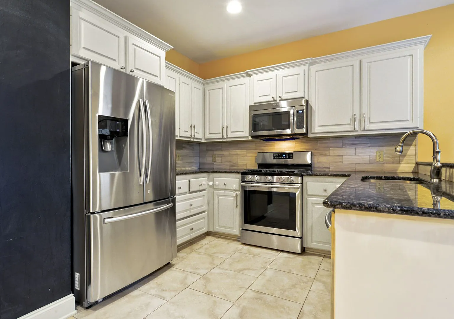 Newly Reduced Price! Nice 3 bedroom 2 bath home in Baton Rouge, LA. — Photo 3