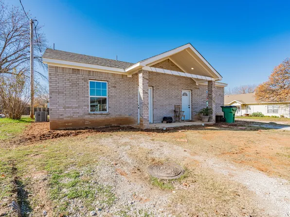207 Young St, Nocona, TX 76255