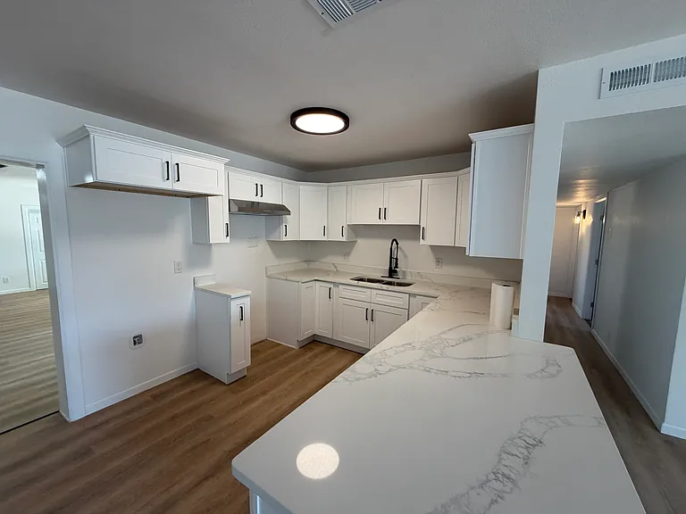1717 S Washington Ave — Photo 1