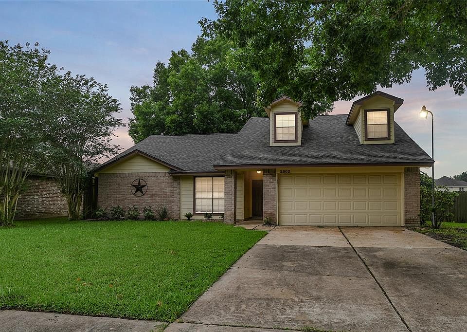 1st image of 2502 Radcliffe Dr