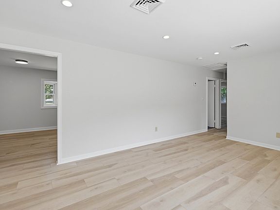 4th image of 154 Maple St