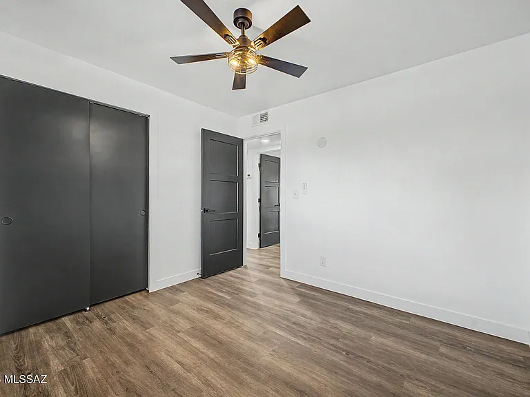 2625 W Oregon St — Photo 18