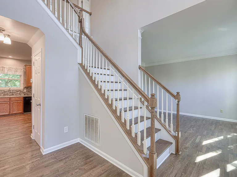 1300 Buckingham Cir — Photo 2