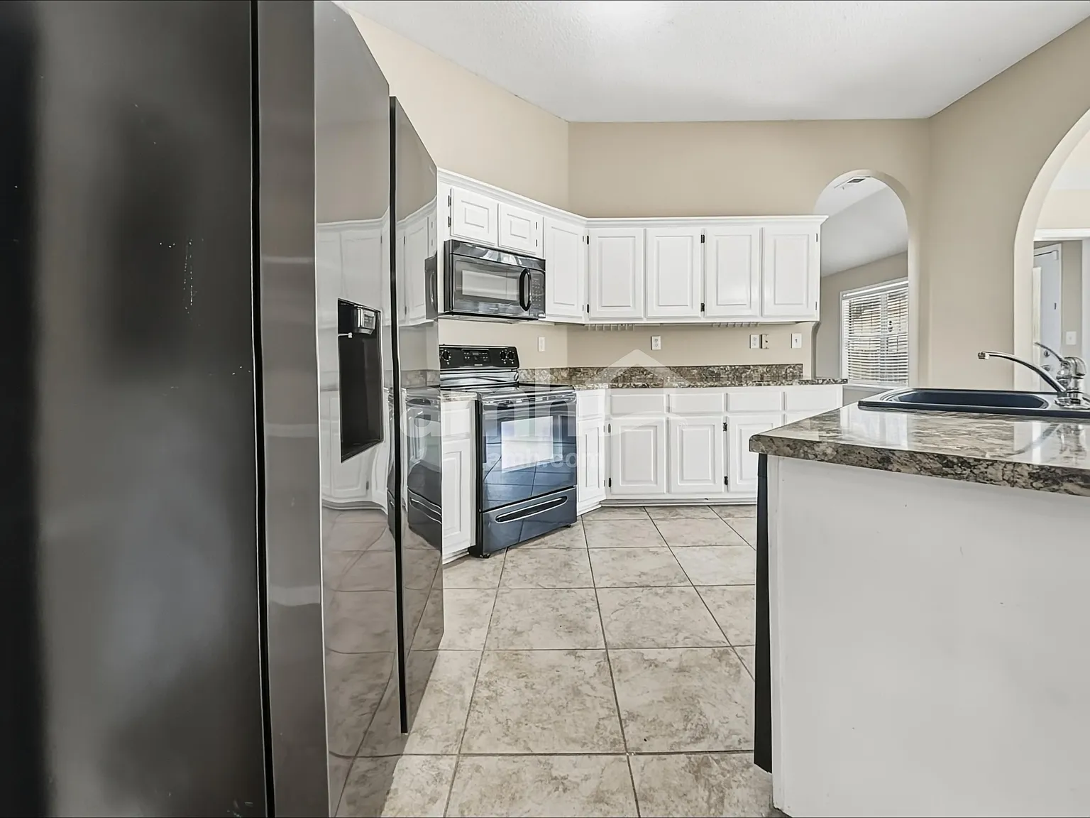 3 bed, 3.0 bath, 2511 sqft, $2,350 — Photo 3