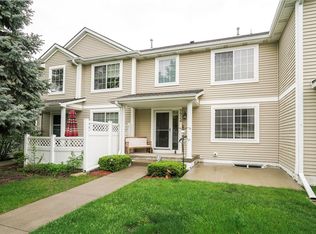 9924 Country View Ln, Johnston, IA 50131