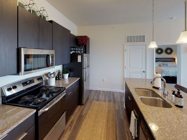 552 Newtown Rd APT 122