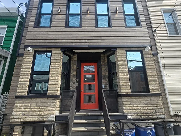 172 New York Ave #1R — Photo 1