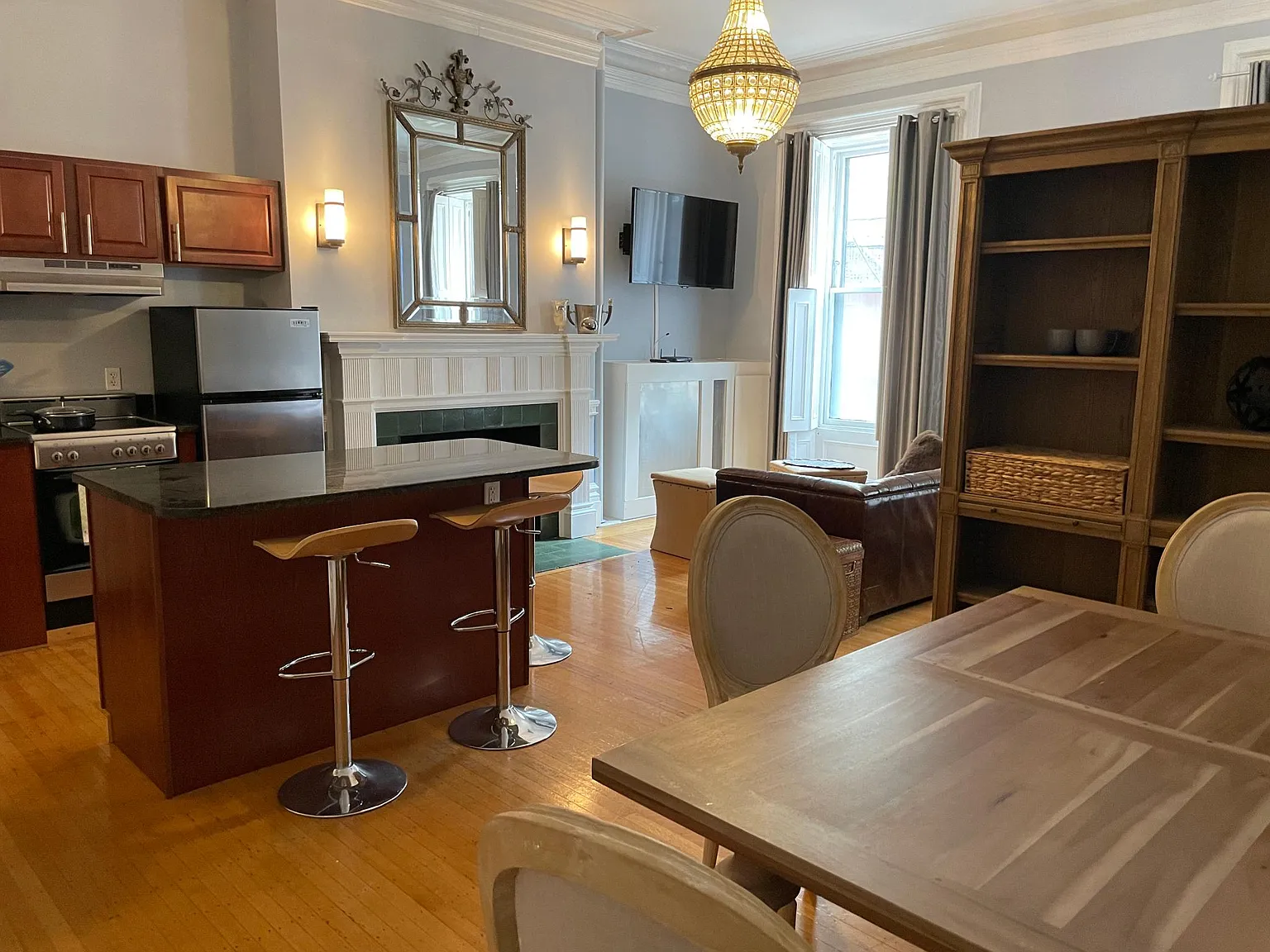 Studio, 582 sqft, $2,999 — Photo 3