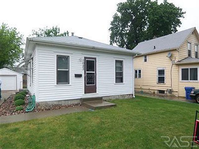 2nd image of 1023 N Dakota Ave