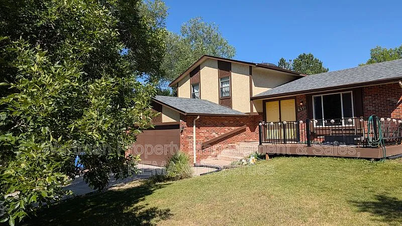 4 bed, 3.5 bath, 2133 sqft, $2,300 — Photo 2