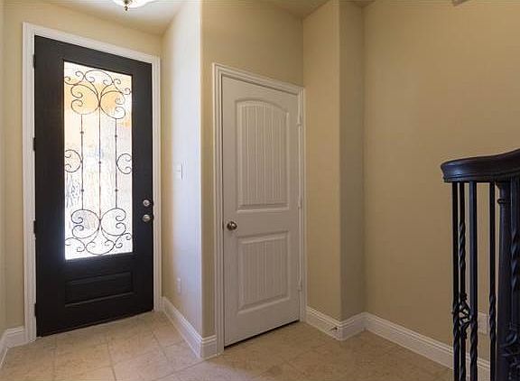3rd image of 2650 Venice Dr Unit 1