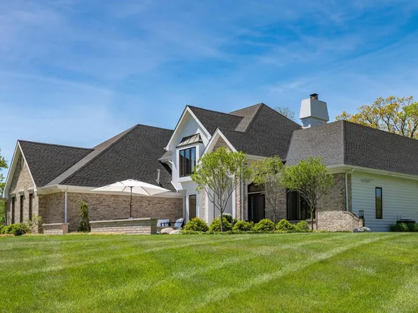W307N2873 Fieldwood DRIVE, Pewaukee, WI 53072