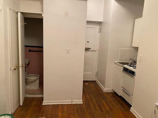 2nd image of 165 Mott St #Gc