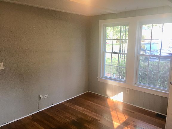 3rd image of 7 Rainbow Dr