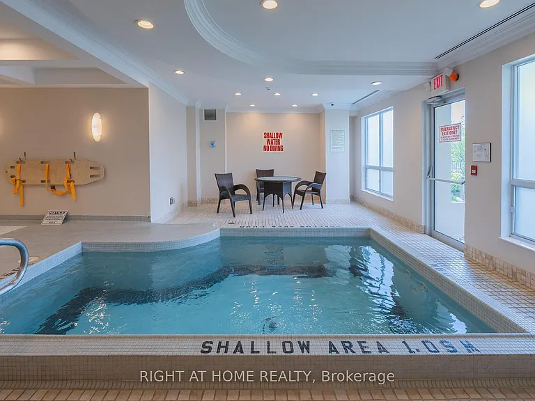 1 Maison Parc Ct #111 — Photo 4