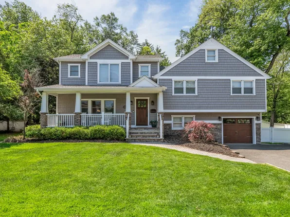 19 De Young Dr, Little Falls, NJ 07424