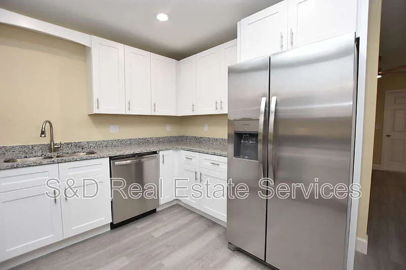 3 bed, 2.0 bath, 1108 sqft, $1,660 — Photo 4