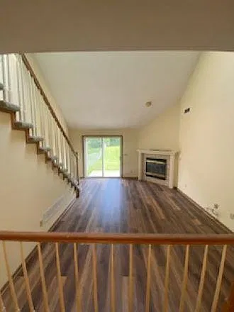 2 bed, 920 sqft, $1,300 — Photo 4