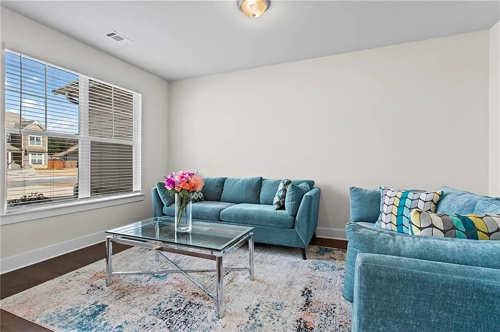 5 bed, 4.0 bath, 3282 sqft, $4,600 — Photo 4