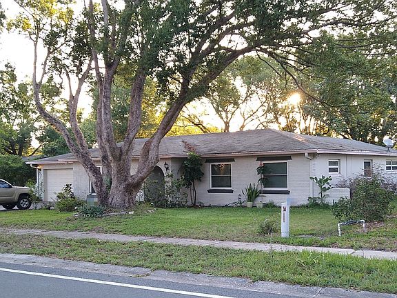 2nd image of 215 Carriage Hill Dr