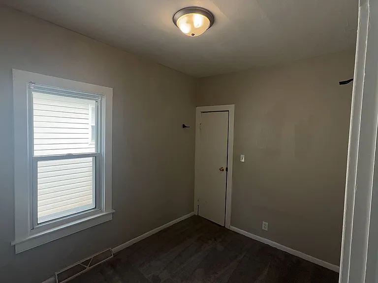216 W Sylvania Ave — Photo 13