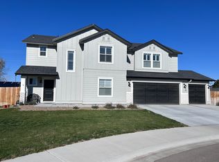 910 SW Accipiter Pl, Mountain Home, ID 83647