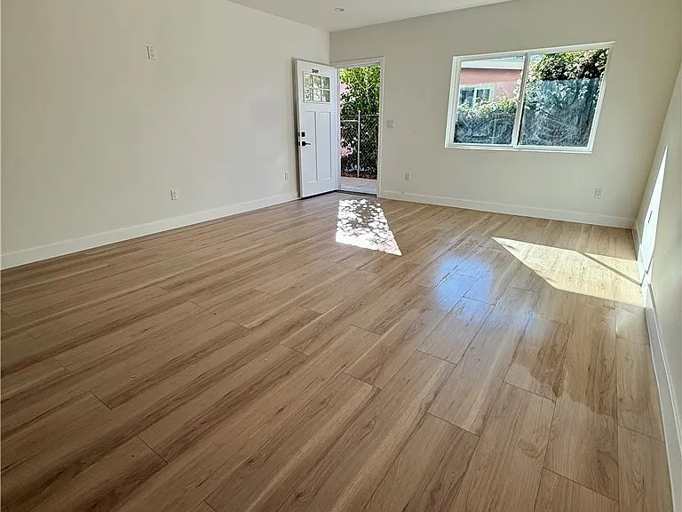 20407 Strathern St #20409 — Photo 3
