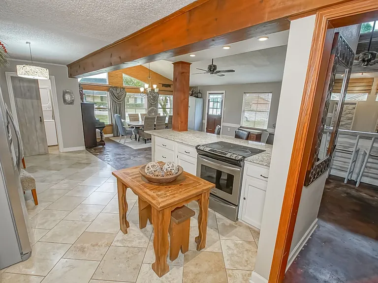7634 Oakmount Dr — Photo 8