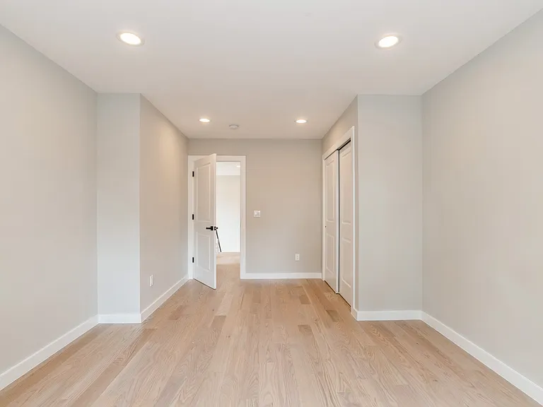 66 E Gramercy Pl — Photo 17