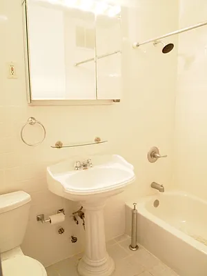 Rented by Bohemia Realty Group | media 11