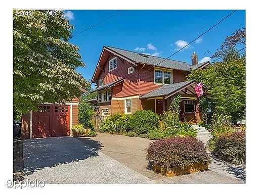 527 SE 62nd Ave photo 1