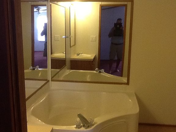 master bath-has garden tub