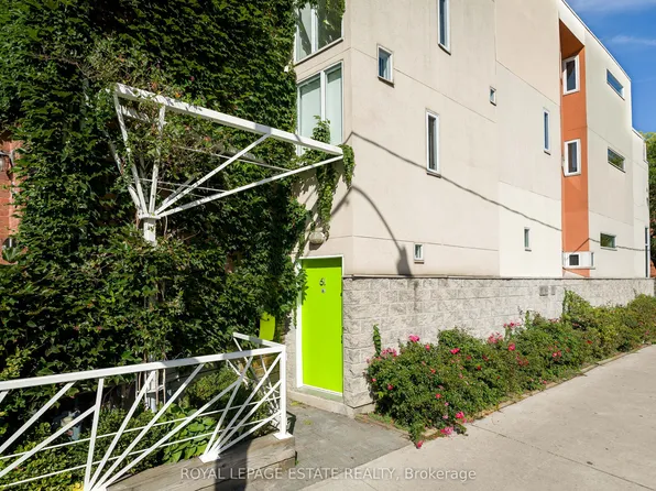 61 Seaton St, Toronto, ON M5A 2T2