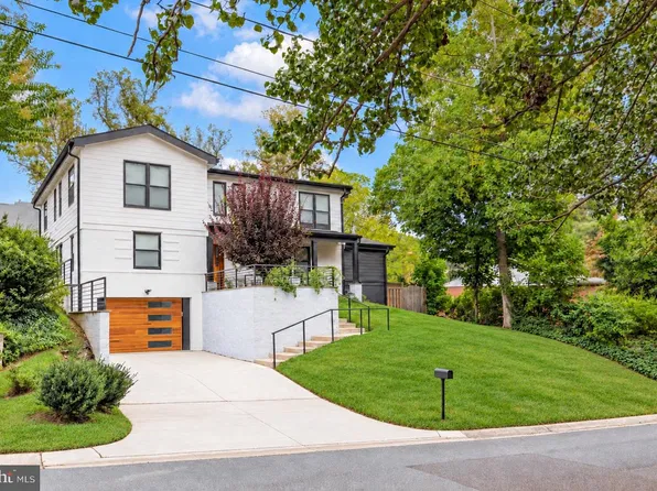 6303 Haviland Dr, Bethesda, MD 20817
