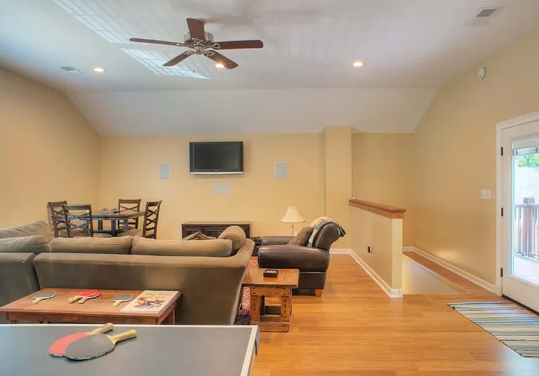4261 Waymar Dr — Photo 1