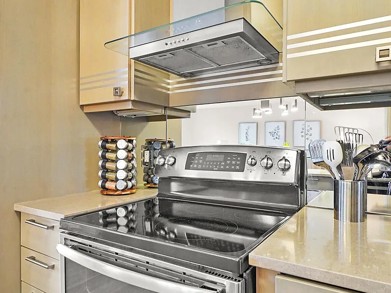 600 W Brown St #109 — Photo 14