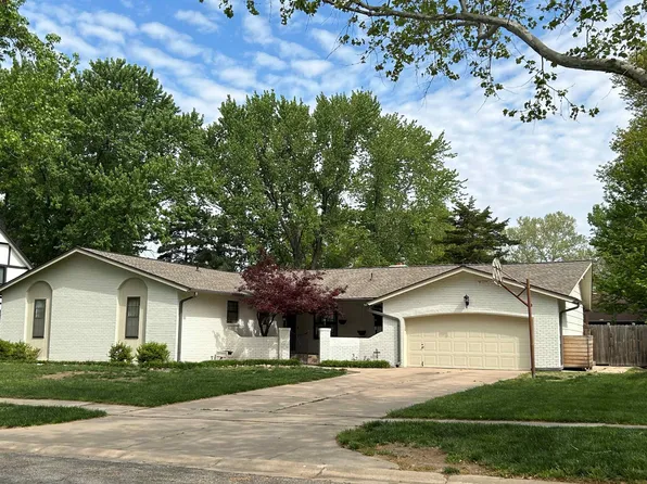 8220 E Brookhollow Ln, Wichita, KS 67206