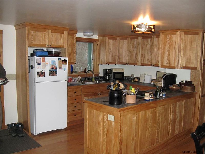 4th image of 430 GREEN HOLLOW Road
