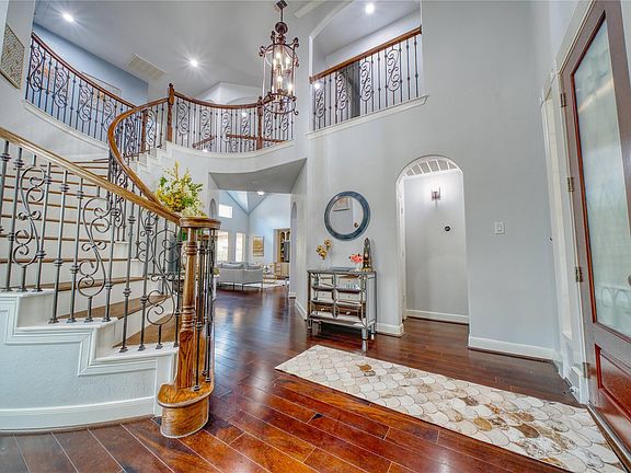 3rd image of 418 Somerset Dr