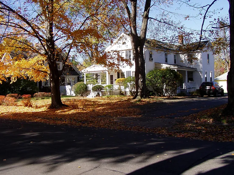 30 Whitman Ave — Photo 1